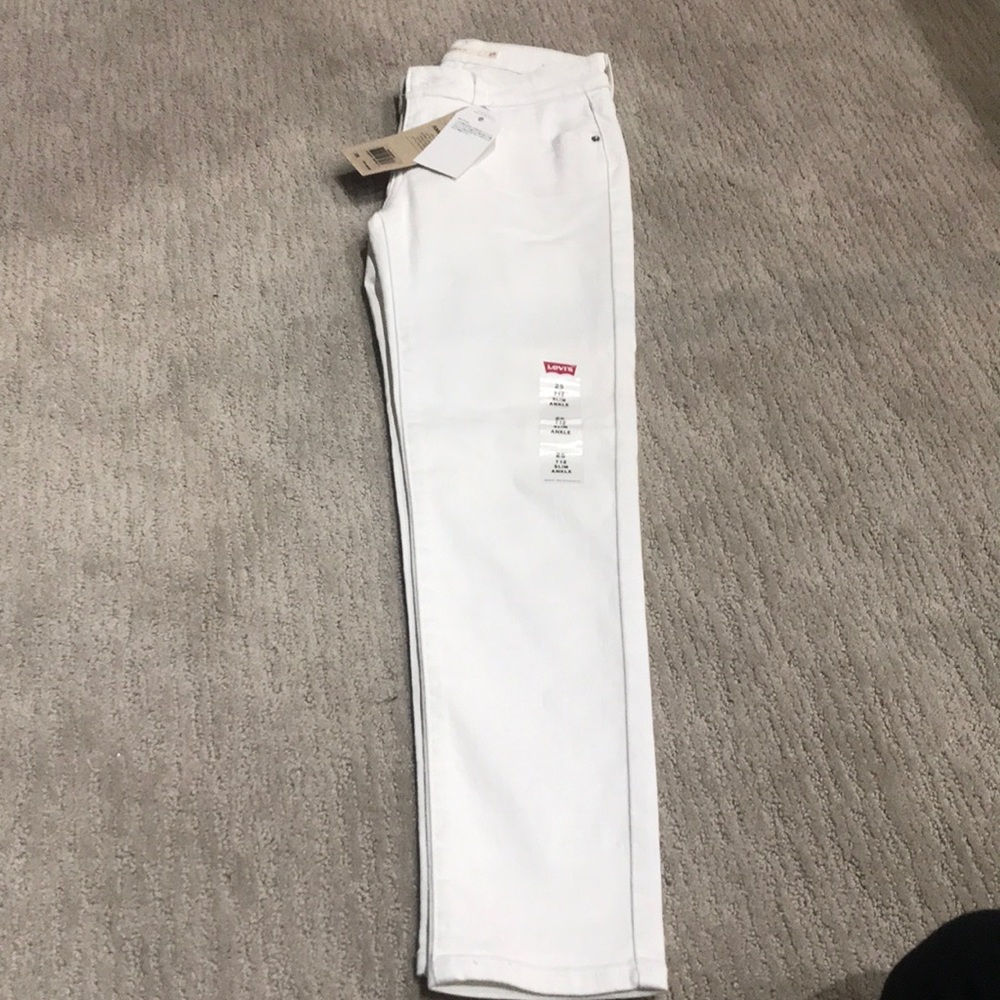 Levi White jeans